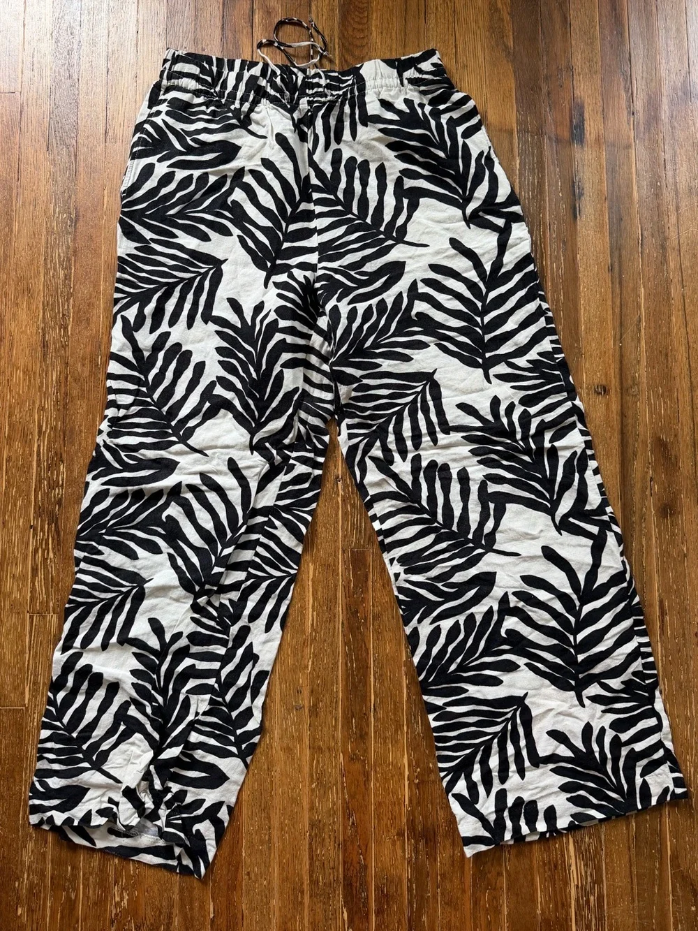 Black Leaf Print Women’s Linen Loose Fit Pants